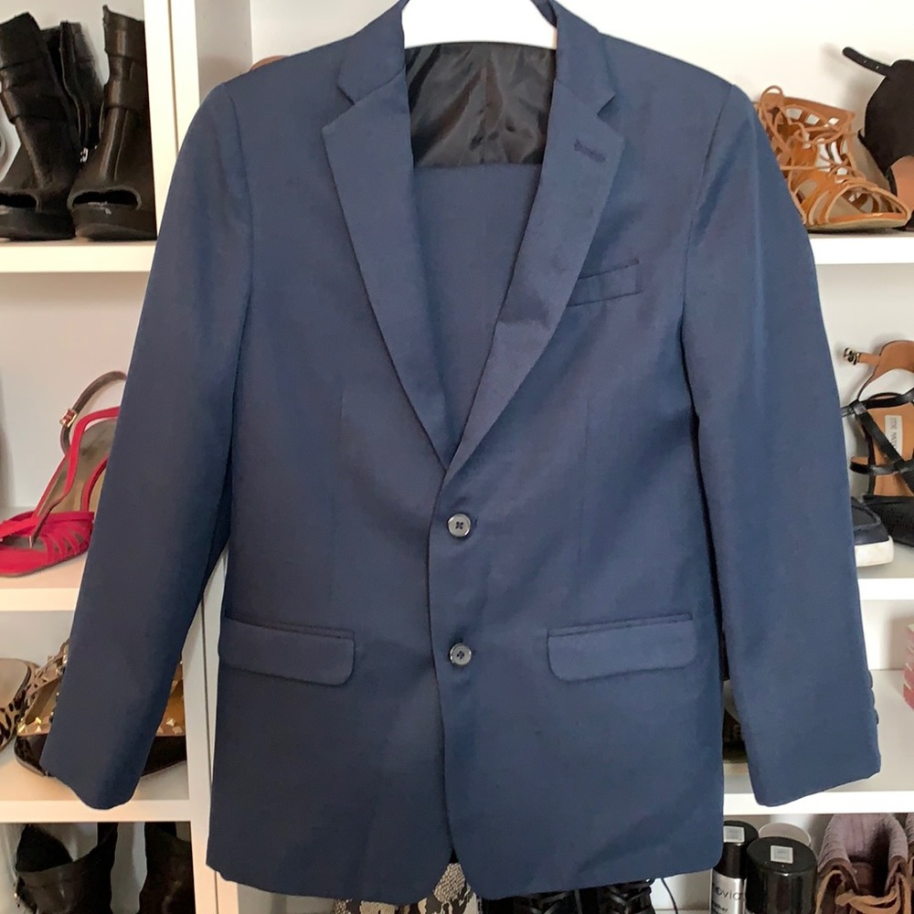 Van Huesen boys suit